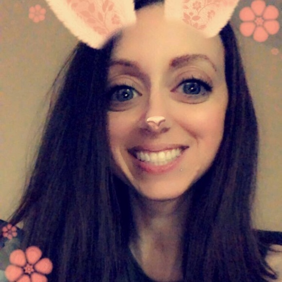 Meet your Posher, Hailee - Picture 1 of 8